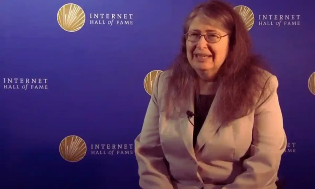 Quem foi a mulher que inventou a internet? 3 Radia Perlman, a cientista que fez a internet funcionar
