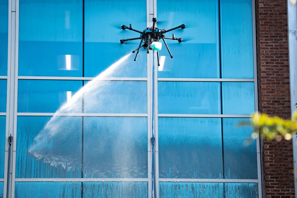Lucid Bots capta US$ 20 milhões para ampliar produção de drones para limpeza de janelas 2 news 10387 1774450752