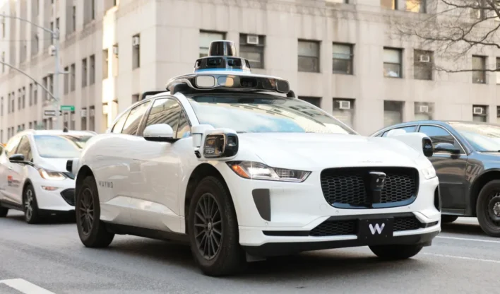 Waymo faz recall de 3.900 robotáxis após falhas em zonas de obras nos EUA 2 news 11575 1781860215