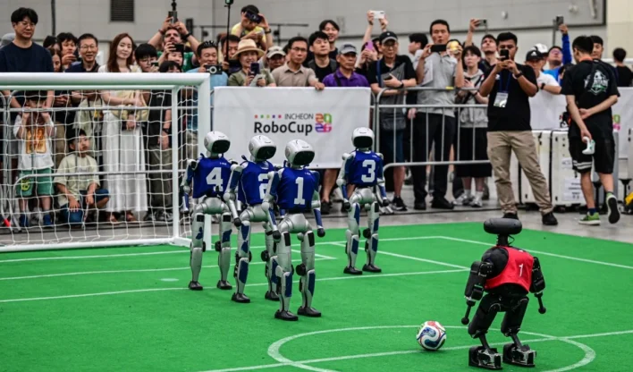 Futebol com robôs na Coreia do Sul atrai multidões e promete superar humanos até 2050 2 news 11849 1783095393