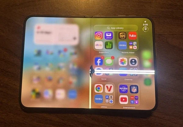 iPhone Duo: Apple confirma defeito em tela interna e orienta troca pela AppleCare 3 iPhone Duo: Apple confirma defeito em tela interna e orienta troca pela AppleCare